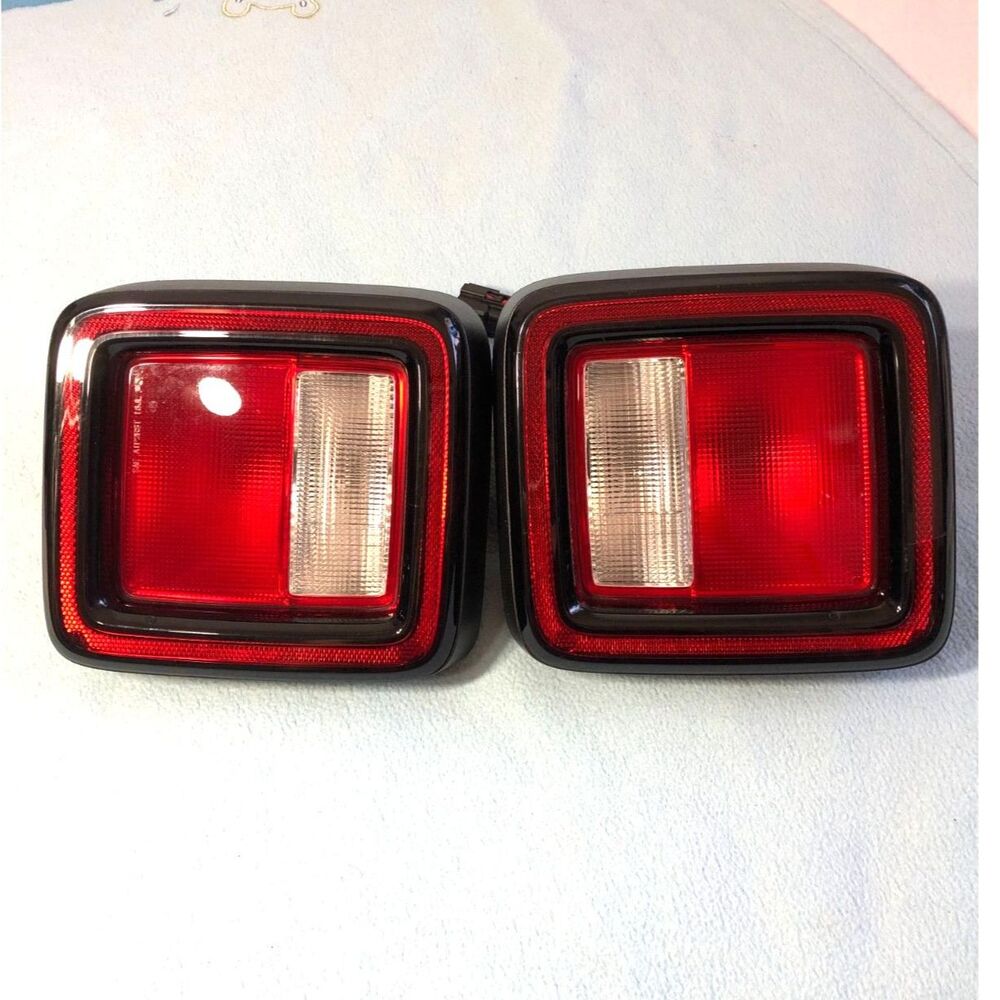 2018-2024 Jeep Wrangler JL Halogen Tail Lights Pair OEM Left Right 55112891AG